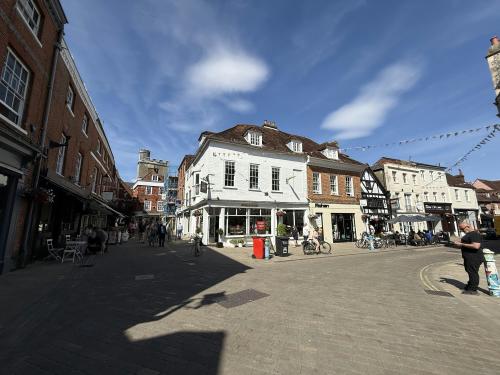 24 The Square, Winchester, SO23