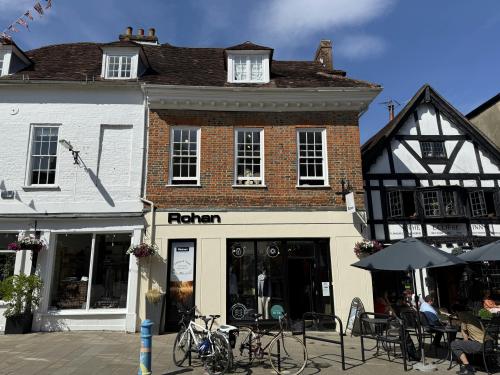 24 The Square, Winchester, SO23