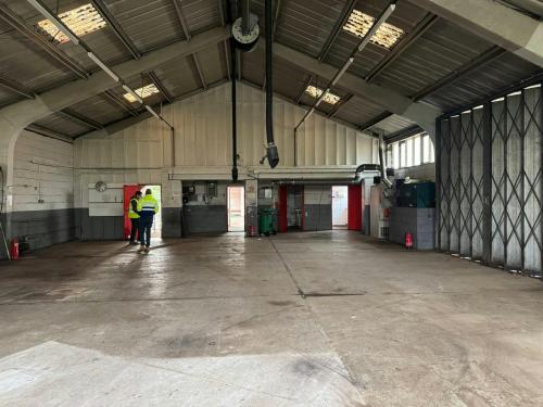 Garage / Workshop Unit, Blounts Court Road, Peppard Common, Henley-on-Thames, RG9