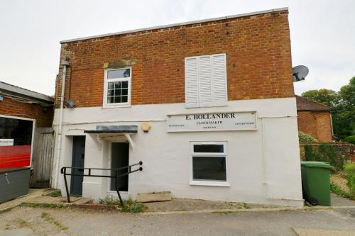 89 The Street, Capel, RH5