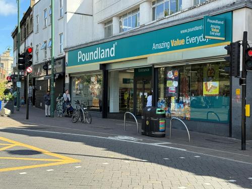 650-652 High Road, Leytonstone, London, E11