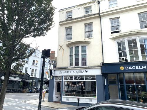 107 St. James's Street, Brighton, BN2