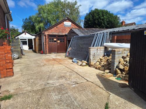 Builders Yard, Barton Road, Bramley, Guildford, GU5