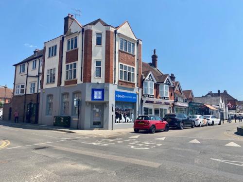 137 High Street, Cranleigh, GU6