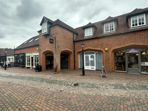 5A Lion & Lamb Yard, Farnham, GU9