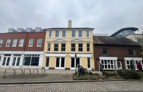 31-33 High Street, Crawley, RH10