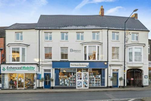 Berkeley House, 6 The Square, Kenilworth, CV8