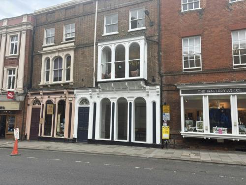 7 High Street, Windsor, SL4