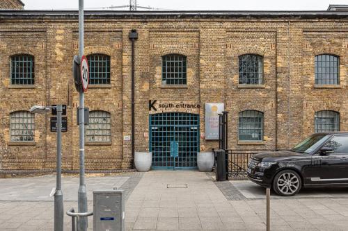 Unit R6 Warehouse K, 2 Western Gateway, Victoria Dock, London, E16