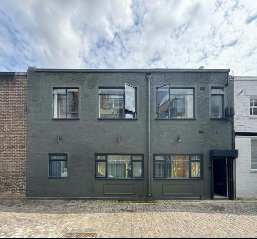 6 Grafton Mews, Fitzrovia, London, W1T