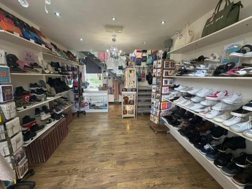 115 New Road Side, Horsforth, Leeds, LS18