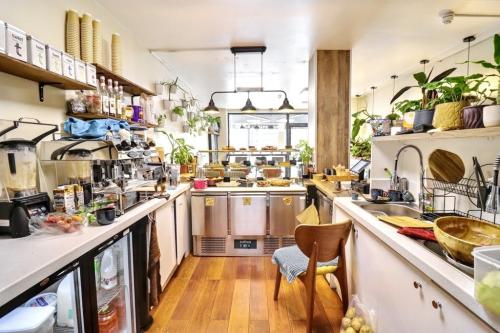 136 Holloway Road, Holloway, London, N7