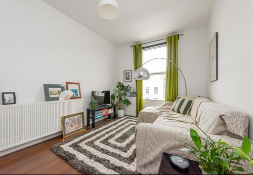 136 Holloway Road, Holloway, London, N7