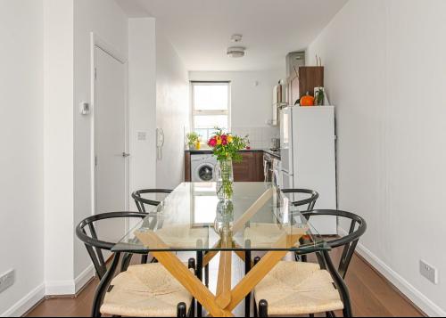 136 Holloway Road, Holloway, London, N7