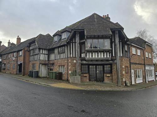 Symes Corner, Bank Street, Bishops Waltham, Southampton, SO32