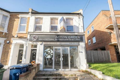 6 Bollo Bridge Road, Acton, London, W3