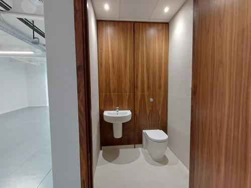 35B High Street, Crawley, RH10