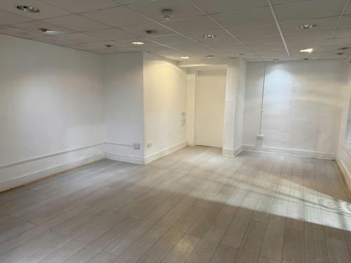 Lyndum House, 12 High Street, Petersfield, GU32