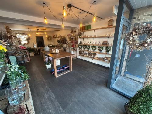 78 Woodgate, Frog Island, Leicester, LE3
