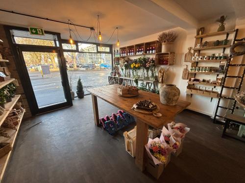 78 Woodgate, Frog Island, Leicester, LE3