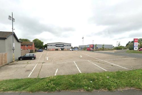 Former Carpetright, Gunville Trading Estate, Taylor Road, Newport, PO30