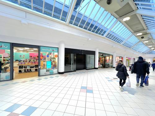 27 Swan Walk Shopping Centre, 27 Swan Walk, Horsham, RH12