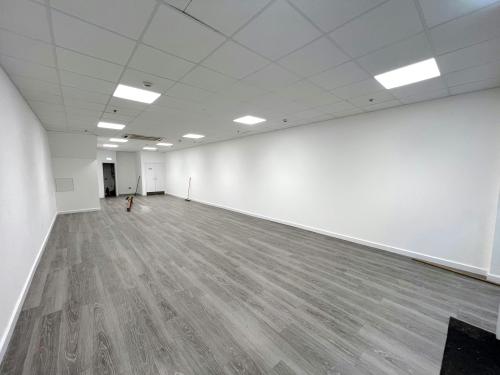 27 Swan Walk Shopping Centre, 27 Swan Walk, Horsham, RH12
