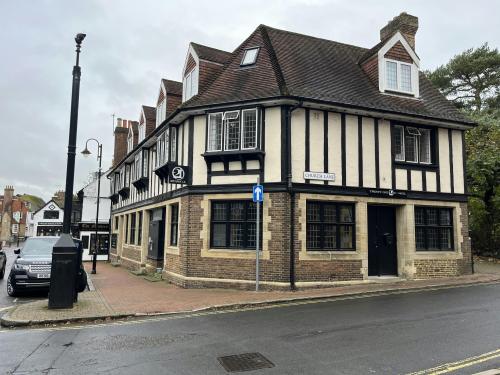 65 High Street, East Grinstead, RH19