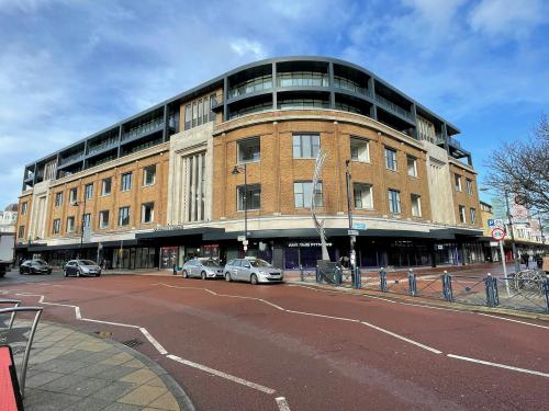 Handleys' Corner, 44-46 Palmerston Road, Southsea, PO5