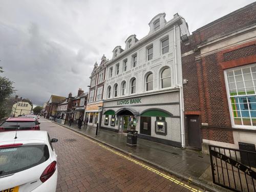 4 West Street, Havant, PO9