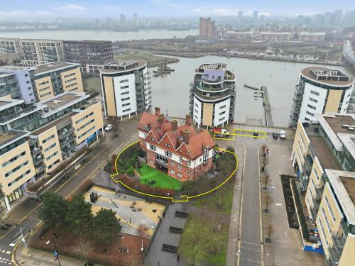 Galyons Bar & Kitchen, Basin Approach, Royal Docks, London, E16