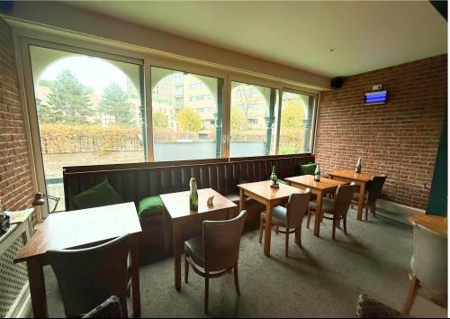 Galyons Bar & Kitchen, Basin Approach, Royal Docks, London, E16
