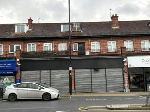 85 Field End Road, Eastcote, HA5
