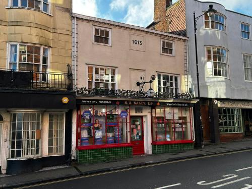 44 High Street, Lewes, BN7