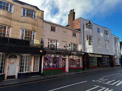 44 High Street, Lewes, BN7