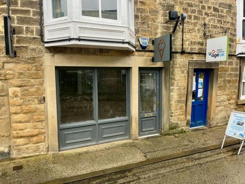 Unit 6, Portland Square Shopping Centre, Water Street, Bakewell, DE45
