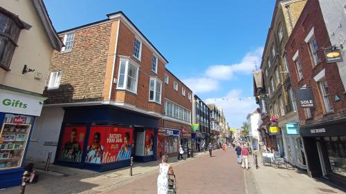 35 High Street, Canterbury, CT1