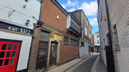 35 High Street, Canterbury, CT1