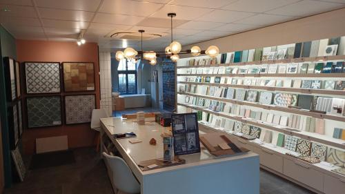 Ground Floor Shop, 27-28 Burgate, Canterbury, CT1