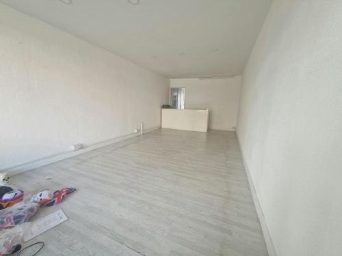 Unit 24 Leigh Park, Greywell Shopping Centre, Havant, PO9