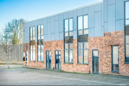 Unit 7, Heyworth Business Park, Guildford, GU3