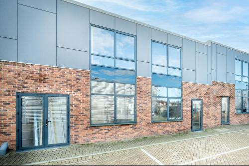 Unit 7, Heyworth Business Park, Guildford, GU3