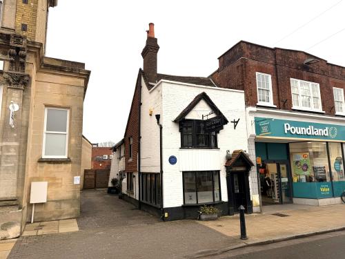 6 High Street, Petersfield, GU32