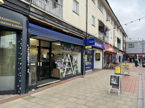 9 Broad Walk, Crawley, RH10