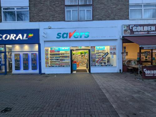 98 Station Road, Addlestone, KT15