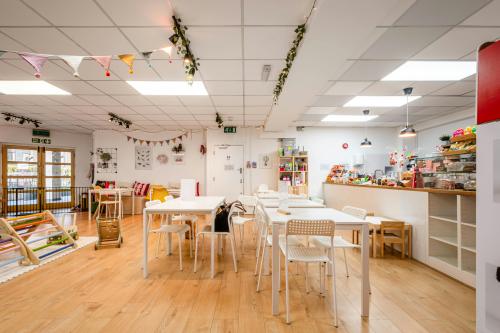 Unit 3 Oakwood House, 414-422 Hackney Road, Cambridge Heath, London, E2