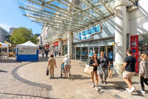 Unit 25a, Cascades Shopping Centre, Commercial Road, Portsmouth, PO1