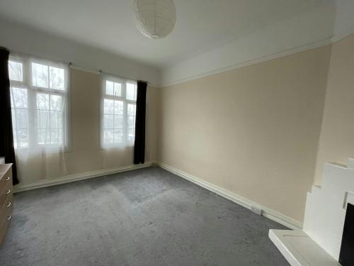 5 Cockfosters Parade, Cockfosters Road, Barnet, EN4