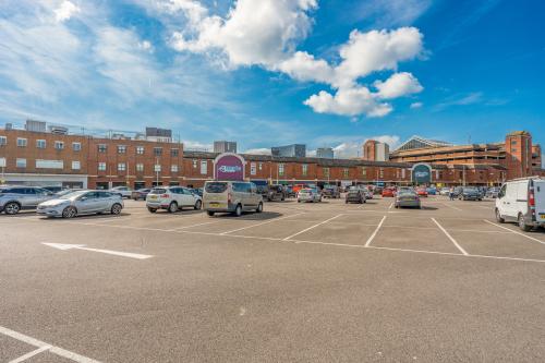 Unit 25, Cascades Shopping Centre, Commercial Road, Portsmouth, PO1