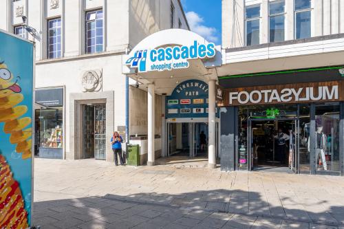 Unit 25, Cascades Shopping Centre, Commercial Road, Portsmouth, PO1